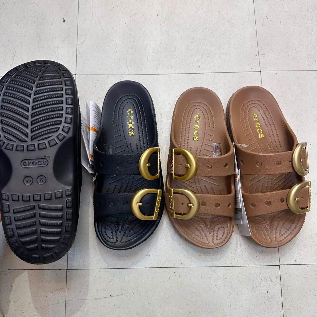CROCS SATURDAY BIG METALLIC BUCKLE (Category: Flats & Sandals) located in Manila. Submitted by justria (Listing ID 1461096442, Image 1). Description: .