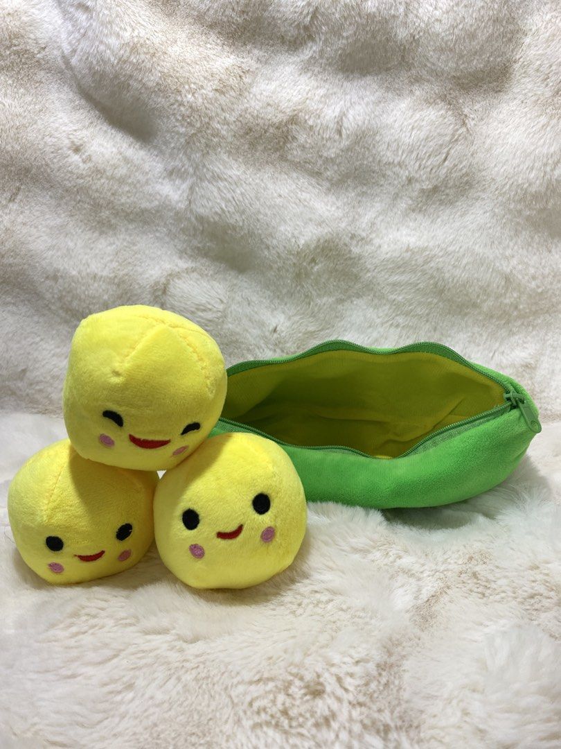 Cute Pea Pod Plush Pencil Case with 3 Peas (Category: Plushies & Soft Toys) located in Kalibo. Submitted by ollie_stuffshop (Listing ID 1460985600, Image 3). Description: Before you send your inquiries: ❗️Last Price is already posted ❗️Manage your expectations, WYSIWYG ❗️May need washing ❗️Dropoff is every Wednesday & Sunday - Adorable pea pod plush pencil case. - Includes 3 cute pea plushies with embroidered faces. - Zips securely to hold statio
