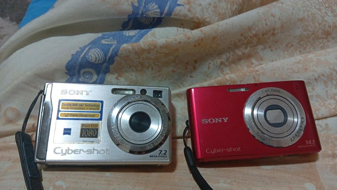 Cybershot cam (Category: Cameras) located in Manila. Submitted by queened10 (Listing ID 1461041288, Image 2). Description: Sony cybershot camera with charger Para sa mga naghahanap ng compact camera, may binebenta akong dalawang Sony Cyber-shot. Isa sa silver at isa sa red. Perpekto ang mga ito para sa mabilisang kuha ng litrato na may magandang kalidad. Kumpleto ang mga ito sa battery at charger,.