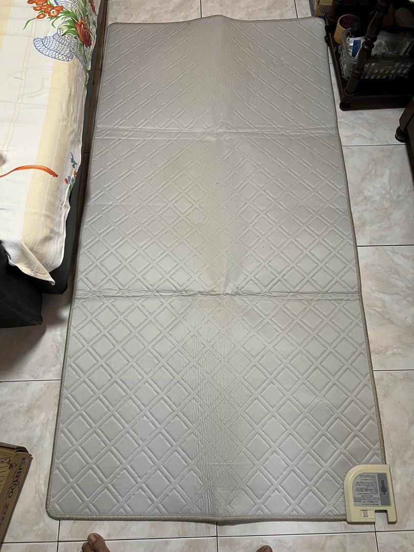 Daikin heated mat (Category: Bed Frames & Mattresses) located in Manila. Submitted by rlab_japan_thrift (Listing ID 1461038802, Image 3). Description: Daikin Electric Heated Futon Mat / Hot Carpet (EJB100) 🛏️🔥 Premium quality Japanese electric heating pad/futon heater from Daikin. Features a quilted top surface with a plush grey felt backing, perfect for placing under a futon mattress, bed cover, or using as a warm floor mat. Comes complete wit