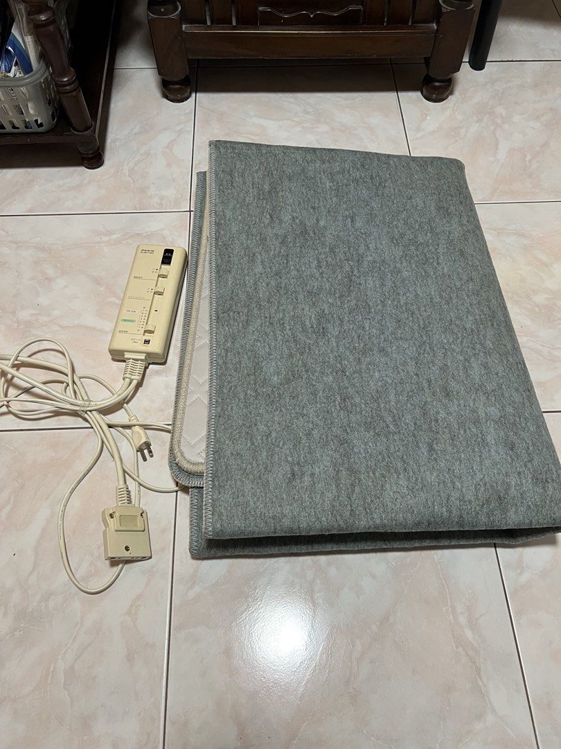 Daikin heated mat (Category: Bed Frames & Mattresses) located in Manila. Submitted by rlab_japan_thrift (Listing ID 1461038802, Image 1). Description: Daikin Electric Heated Futon Mat / Hot Carpet (EJB100) 🛏️🔥 Premium quality Japanese electric heating pad/futon heater from Daikin. Features a quilted top surface with a plush grey felt backing, perfect for placing under a futon mattress, bed cover, or using as a warm floor mat. Comes complete wit