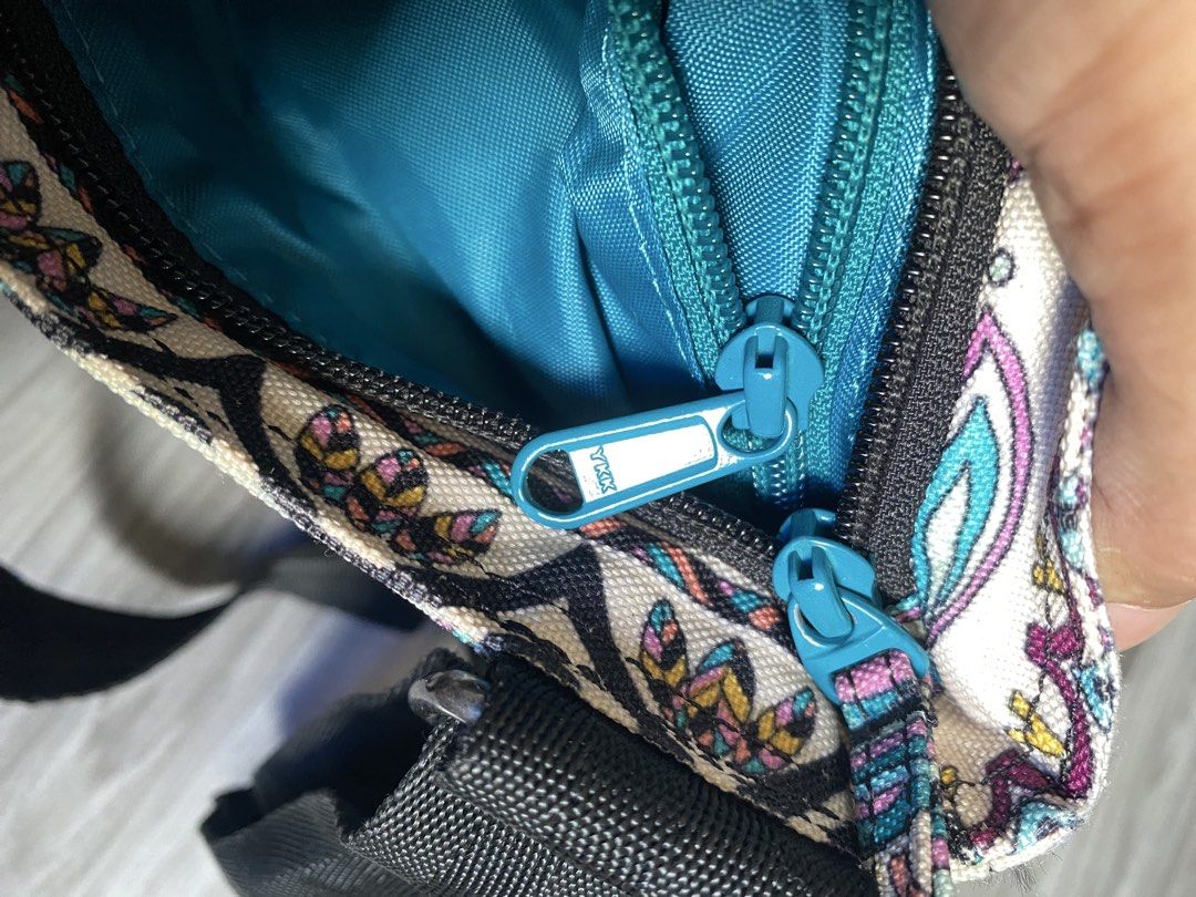 DAKINE SLING BAG MULTI COLOR (Category: Cross-body Bags) located in Antipolo. Submitted by marcoandpaolomerchandise (Listing ID 1461007120, Image 3). Description: Preloved Good Condition Location: Pagrai Antipolo ,Nagshi Ship po ako NationWide Pwede J&T or Lalamove Pick Up Please po , HUWAG po mag offer kung hindi sure buyer , kase once nag Offer kayo nahingi ng Review si Carousell sa Account mo. CLICK OFFER lang po if Decided na po kayo. .