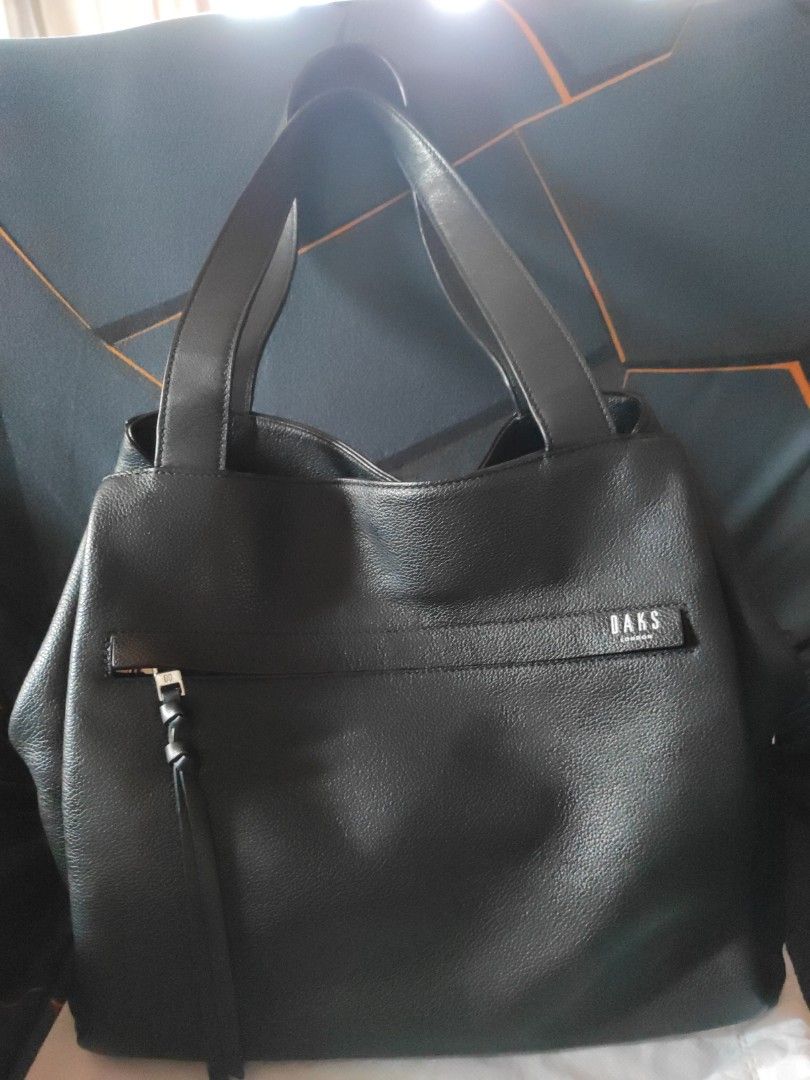Daks London (leather bag) (Category: Tote Bags) located in Agoo. Submitted by korea_bags (Listing ID 1460925490, Image 1). Description: message me for best price good for students and can used as mommy bag dust bag included free LBC delivery.