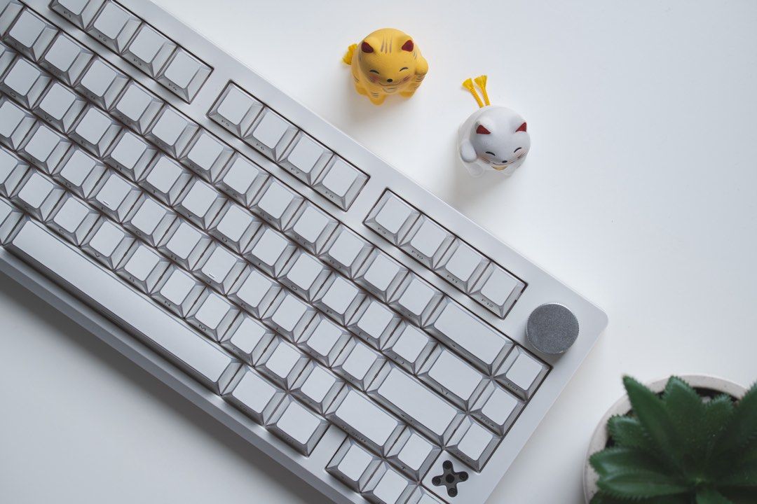 Dareu Flex 75 (Category: Computer Keyboard) located in Manila. Submitted by jamesandrei0611 (Listing ID 1460981114, Image 1). Description: Dareu Flex 75 - Tri-mode connection working - with original cable and keycap puller issue: alt key not working, all other keys are working soundtest: https://drive.google.com/file/d/14fTL1cW94tklGCFTouRsDqxo6aOZoukw/view?usp=drivesdk.