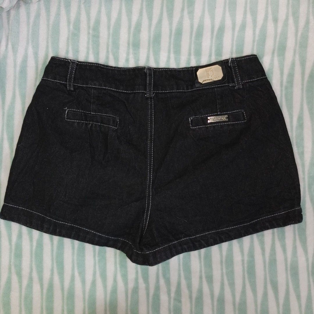 Dark Denim Short (Category: Shorts) located in Maragondon. Submitted by wynne.picks (Listing ID 1461090530, Image 2). Description: 28-30.