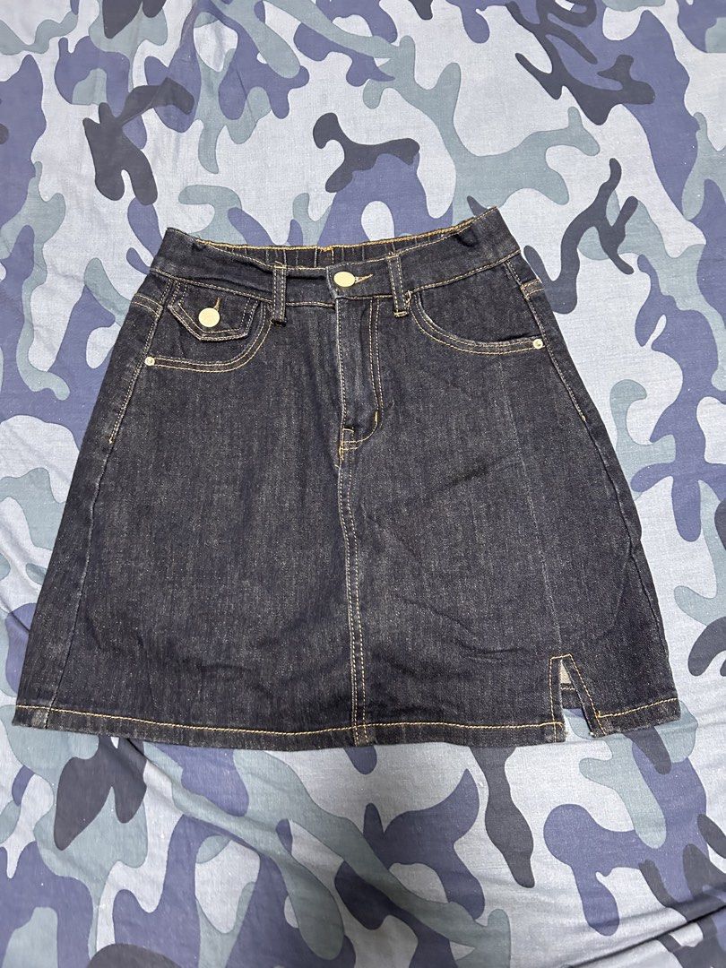 dark denim skirt (Category: Skirts) located in Quezon City. Submitted by manqofloater (Listing ID 1461019982, Image 1). Description: has shorts inside.