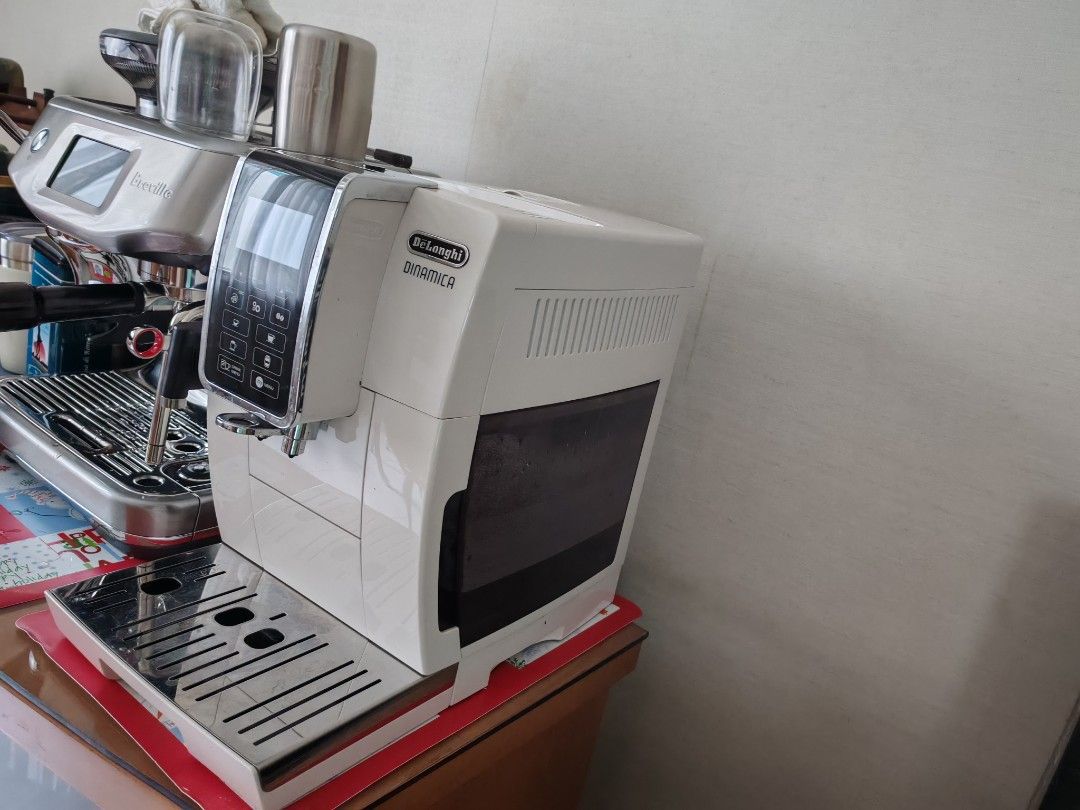 DeLonghi Dinamica Fully Automatic Coffee Machine (Category: Coffee Machines & Makers) located in Caloocan City. Submitted by simplyprecy (Listing ID 1460997496, Image 2). Description: - White DeLonghi Dinamica coffee machine - Brews espresso, coffee, and various other drinks - Integrated bean grinder for fresh coffee - User-friendly control panel for simple operation - Drip tray included for easy cleanup No issue RFS: Upgrade Meetup: Pancake Hous