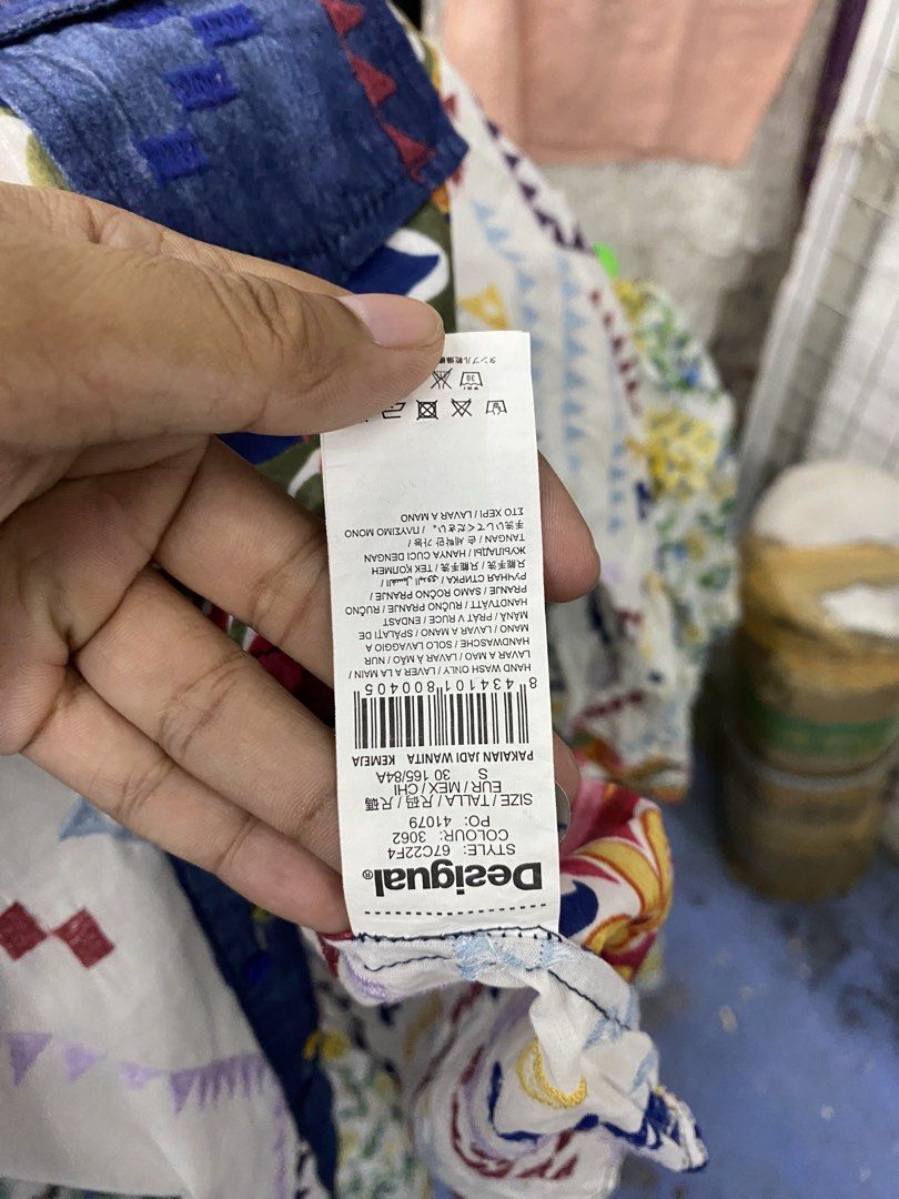 Desigual (Category: Longsleeves) located in Manila. Submitted by vizcarrach03925 (Listing ID 1460988954, Image 3). Description: .