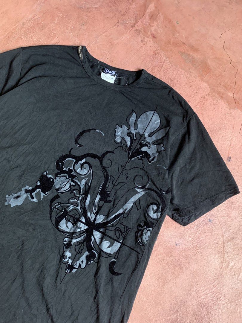 D&G TShirt (Category: Activewear) located in Cagayan de Oro. Submitted by rosellersumod-ong (Listing ID 1460996107, Image 2). Description: excellent condition no issue authentic size Medium to Large 21/28.