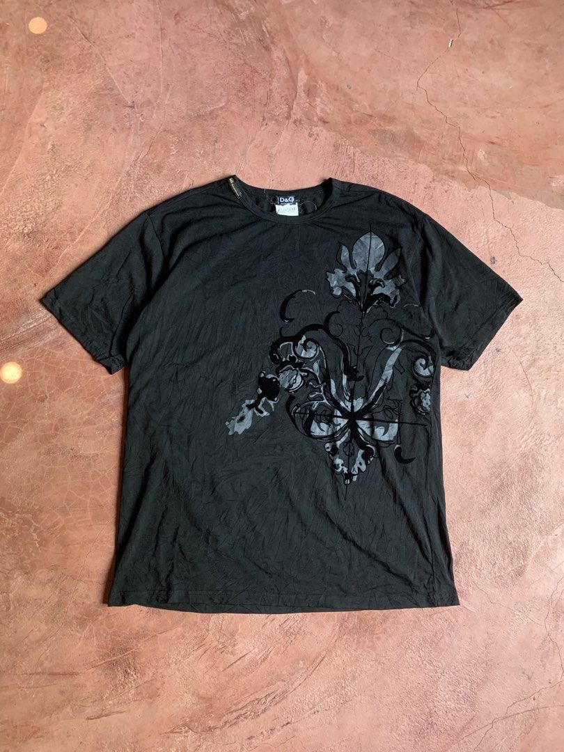 D&G TShirt (Category: Activewear) located in Cagayan de Oro. Submitted by rosellersumod-ong (Listing ID 1460996107, Image 1). Description: excellent condition no issue authentic size Medium to Large 21/28.
