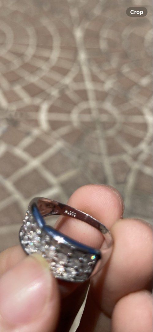Diamond Ring platinum Pt900 1 total carat (Category: Rings) located in Cebu City. Submitted by mystuffathome (Listing ID 1460929804, Image 3). Description: Size 5.25, all natural diamonds, 3.7g RFS: selling my old ones to buy new ones .