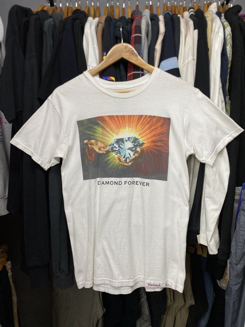 Diamond supply (Category: Activewear) located in Manila. Submitted by freshfindresale (Listing ID 1461065707, Image 2). Description: Mine: 200 Small (18/27) Good condition Need wash Minimal hairline, Washable dirts.