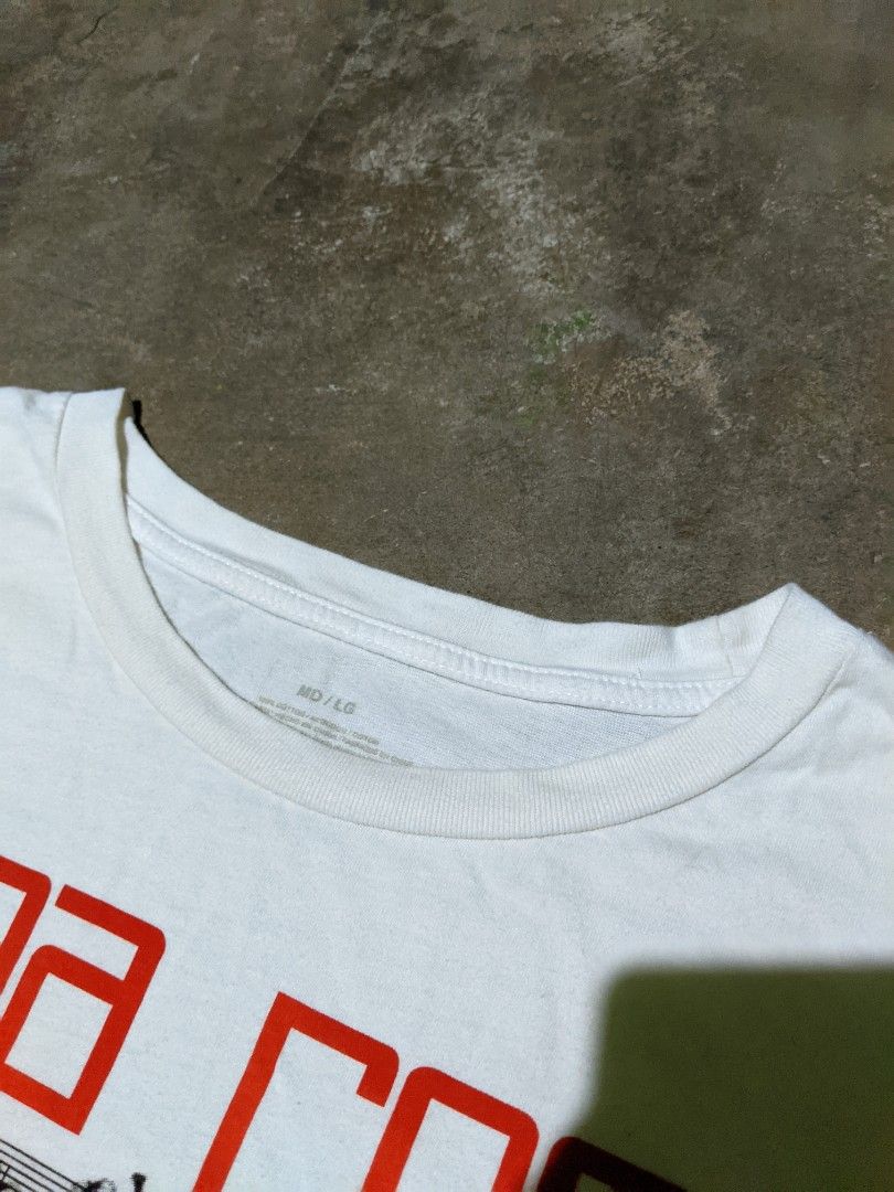 Diana Ross Singer Shirt (Category: Tshirts & Polo Shirts ) located in Aliaga. Submitted by anselthrifts (Listing ID 1461077196, Image 3). Description: fits XL boxy 700+sf.