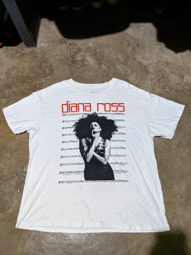 Diana Ross Singer Shirt (Category: Tshirts & Polo Shirts ) located in Aliaga. Submitted by anselthrifts (Listing ID 1461077196, Image 1). Description: fits XL boxy 700+sf.