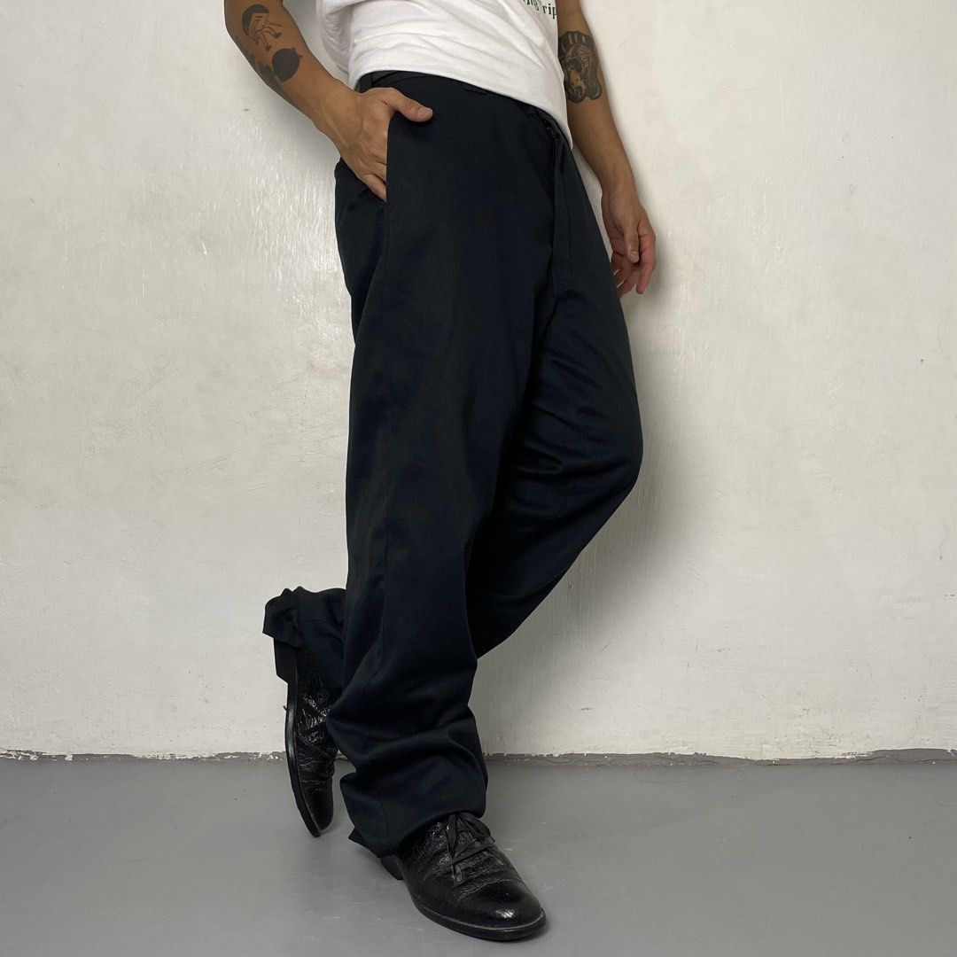 DICKIES 874 👞| Black Flex Work Pants (Category: Trousers) located in Bulacan. Submitted by orc.ph (Listing ID 1461045573, Image 3). Description: DICKIES 874 👞| Black Flex Work Pants Material Used: 60% Cotton 27% Polyester -Black -Straight-Leg -Zip-Fly And Buttom Closure -Thick Belt Hoops -Casual Wear -Semi-Formal Fit -Size: 2XL -Waistline: “37 -Length: “44 -Thighs: “13 -Leg Opening: “9.5 -Rise: “13 Model: ‘’5’5, 65kg, Waistline 32 - Medium to L