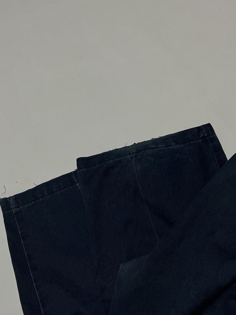 Dickies pants (Category: Trousers) located in Iloilo. Submitted by jthrift0 (Listing ID 1461096257, Image 2). Description: 38x45x10 details on the photo .