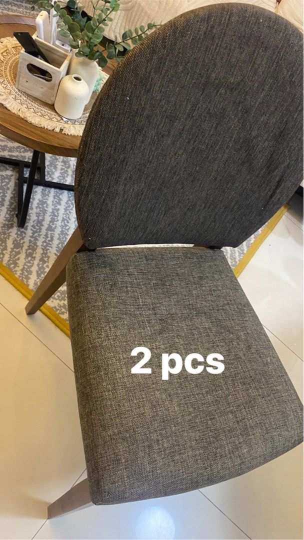 Dining set (Category: Tables & Sets) located in Caloocan City. Submitted by declutterlov (Listing ID 1460923843, Image 3). Description: Tempered glass Round Table with 4 chairs Round dining table 120cm diameter, 75cm height.