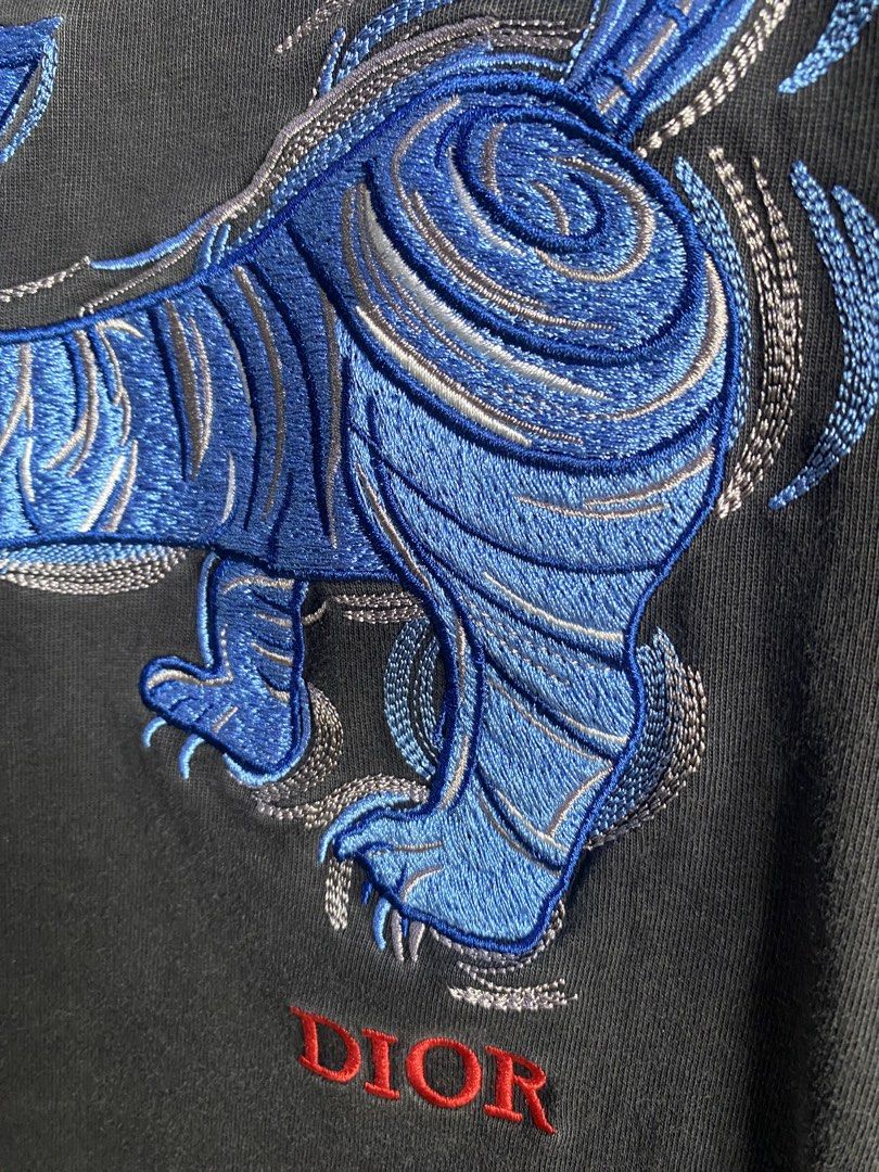DIOR X Kenny Scharf (Category: Activewear) located in Kalibo. Submitted by rvna23 (Listing ID 1461061848, Image 3). Description: Dior 20 X 25 Vgood Condition 500 Free shipping.