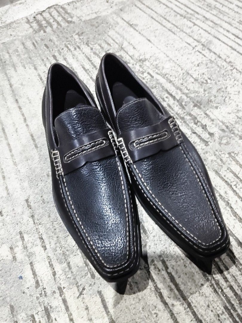 Dolce & Gabbana (Category: Casual Shoes) located in Mandaue City. Submitted by prekfinds (Listing ID 1461039001, Image 1). Description: Dolce & Gabbana Leather Loafer Excellentcondition Size: 7Us Very minimal heel drag No other flaws.
