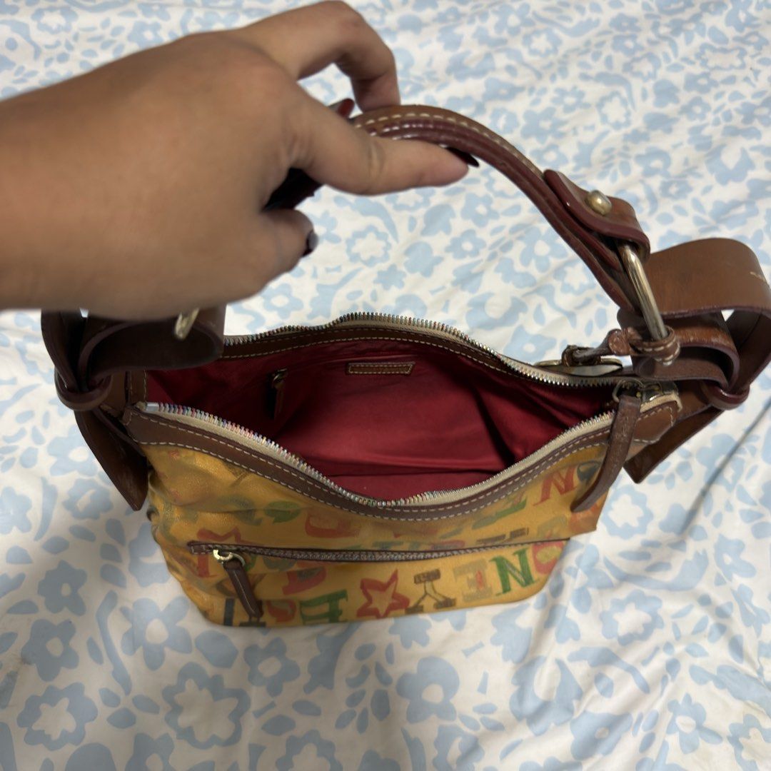 Dooney & Bourke Bag (Category: Shoulder Bags) located in Manila. Submitted by declutters.wrdrb (Listing ID 1461079869, Image 2). Description: .