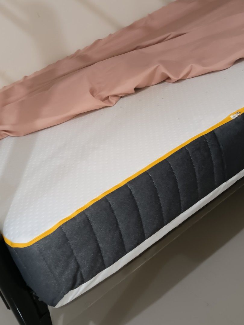 Double Deck Bed Frame (Category: Bed Frames & Mattresses) located in Manila. Submitted by dddddddirk (Listing ID 1460966754, Image 3). Description: Bed frame - 3000 with Mattress (Emma) - 5500 Negotiable po ang 5500 if kayo po ang bahala sa pagkuha :) Pick-up at Bicutan, Taguig.