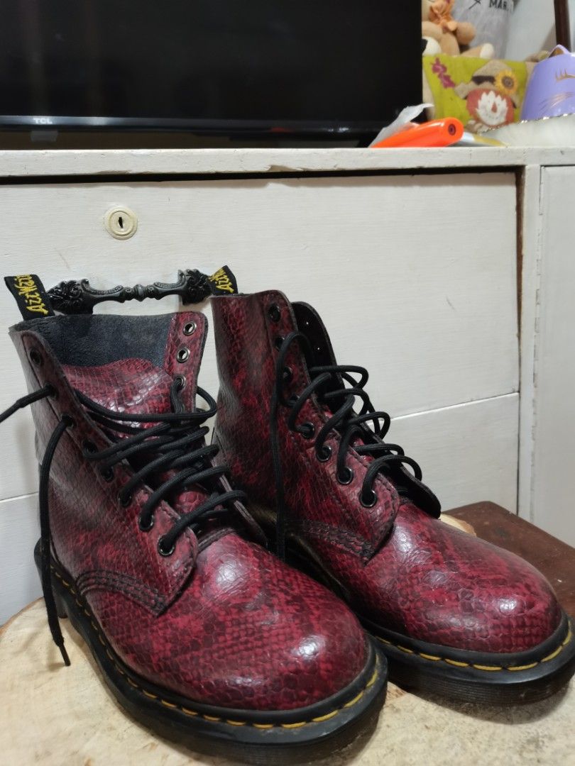 Dr martens (Category: Boots) located in Manila. Submitted by fluer_de_lis (Listing ID 1461112386, Image 3). Description: Real leather, edgy embossed pattern, water proof. original lace,very nice color size US7 can fit 23-24cm foot length RFS: I'm working from home, I rarely go out so I need to let go some of my collections.