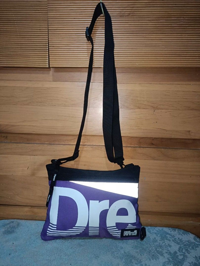 DrePack Men Sling Bag (Category: Sling Bags) located in Baguio. Submitted by roselleshiddentreasures13384 (Listing ID 1460939633, Image 1). Description: 🌸Canvass Material 🌸No Major Issue 🌸Normal Signs Of Use Only 📏Small Size 🖼️Check All Photos For Other Details 🌸Limit Your Expectation The Item Is Preloved From Ukay ❌No Return No Exchange. ❗.