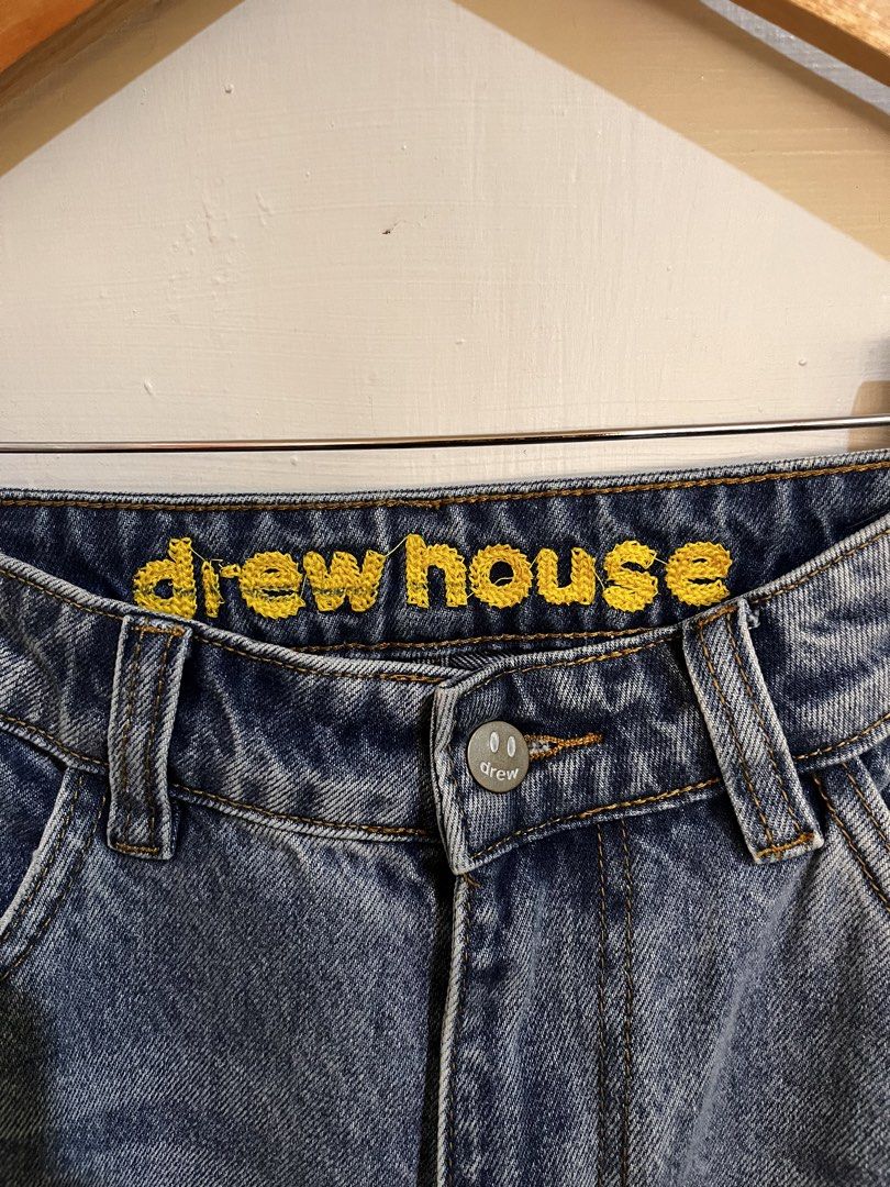 DREW DISTRESSED JEANS (Category: Jeans) located in Sagay. Submitted by jan_arvene (Listing ID 1461087491, Image 3). Description: 📌 Drew distressed denim pants 34-36 waistline 43” length Good condition Pm.