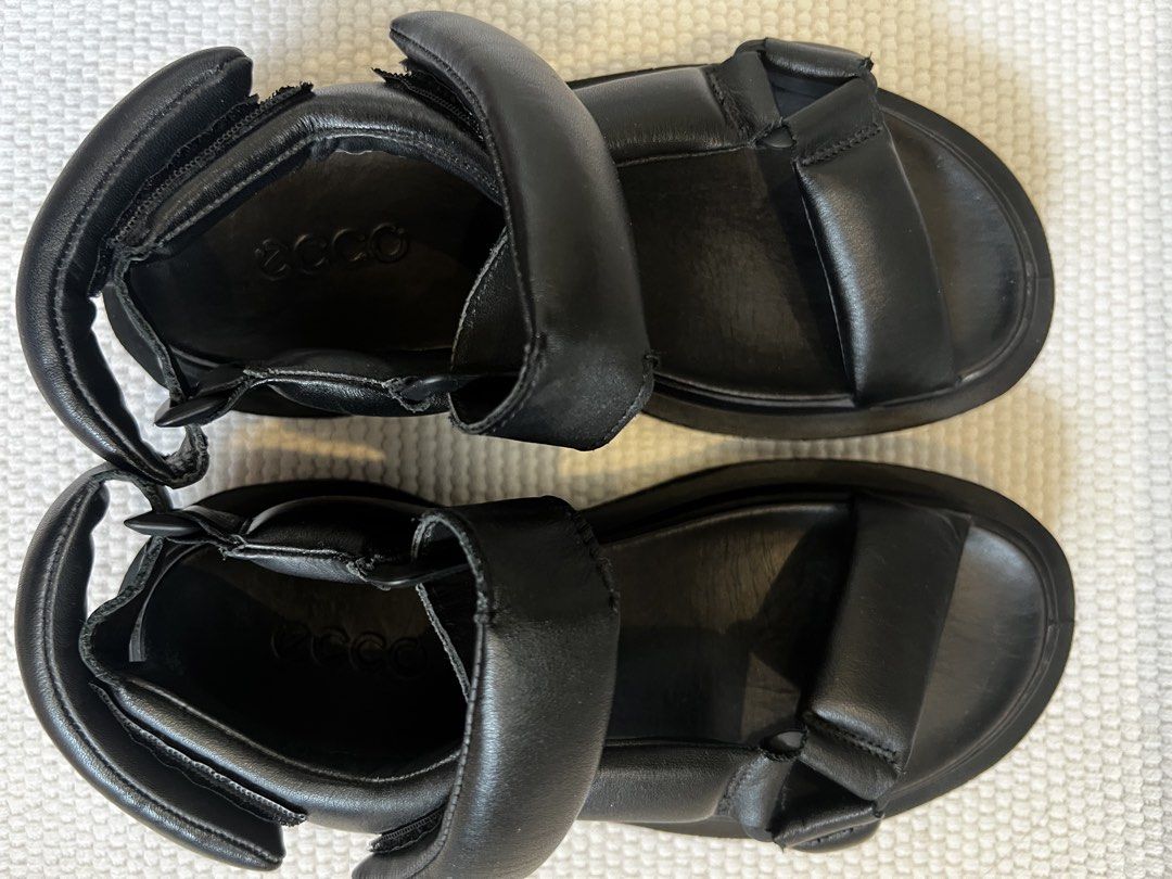 ECCO Off-road Leather Walking Sandals (Category: Flats & Sandals) located in Muntinlupa City. Submitted by wee_n_mutsi (Listing ID 1460944811, Image 3). Description: - Ecco’s Off-road, in collaboration with Natacha Ramsay-Levi, is designed for the discerning - Features: Puffy premium leather for a comfy stride - Fit: Adjustable straps for a secure and personalized fit - Ecco Phorene midsole helps to absorb shock and cushion your every step - Styl