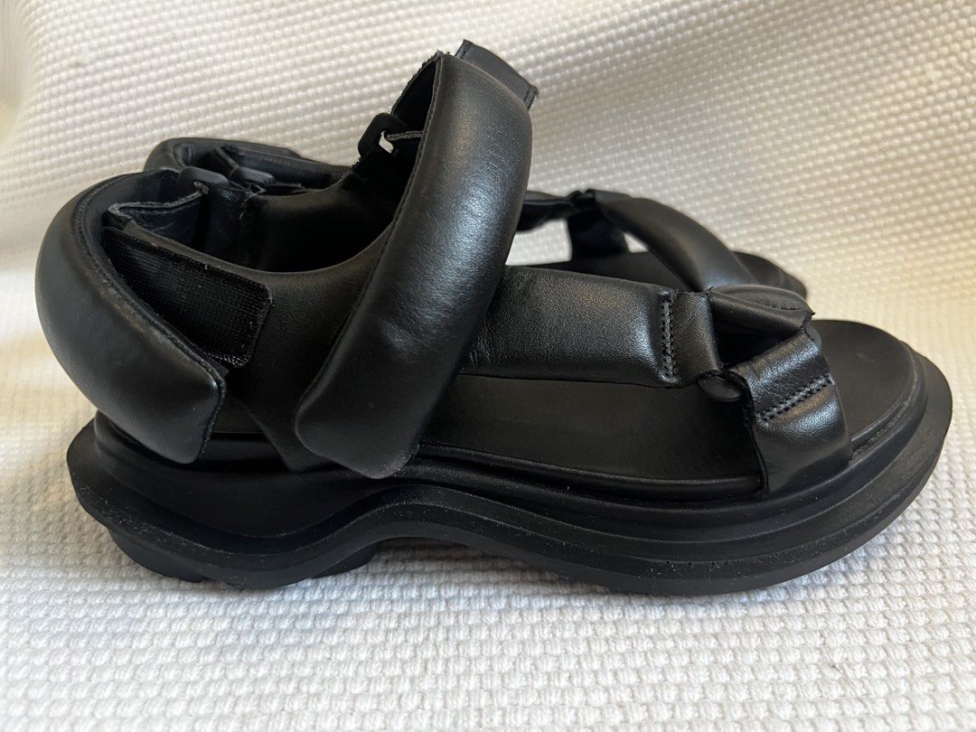 ECCO Off-road Leather Walking Sandals (Category: Flats & Sandals) located in Muntinlupa City. Submitted by wee_n_mutsi (Listing ID 1460944811, Image 2). Description: - Ecco’s Off-road, in collaboration with Natacha Ramsay-Levi, is designed for the discerning - Features: Puffy premium leather for a comfy stride - Fit: Adjustable straps for a secure and personalized fit - Ecco Phorene midsole helps to absorb shock and cushion your every step - Styl