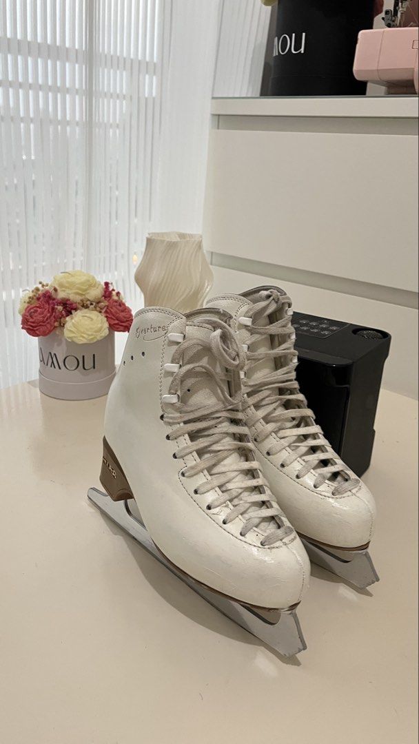 Edea Overture (Category: Skates, Rollerblades & Scooters) located in Quezon City. Submitted by cassiecometaaa (Listing ID 1461022865, Image 3). Description: - White Edea figure ice skates - Made in Italy - Size: 225 - Minor scuffs from use - insole: 22cm perfect for beginner ice skaters! loc: mandaluyong.