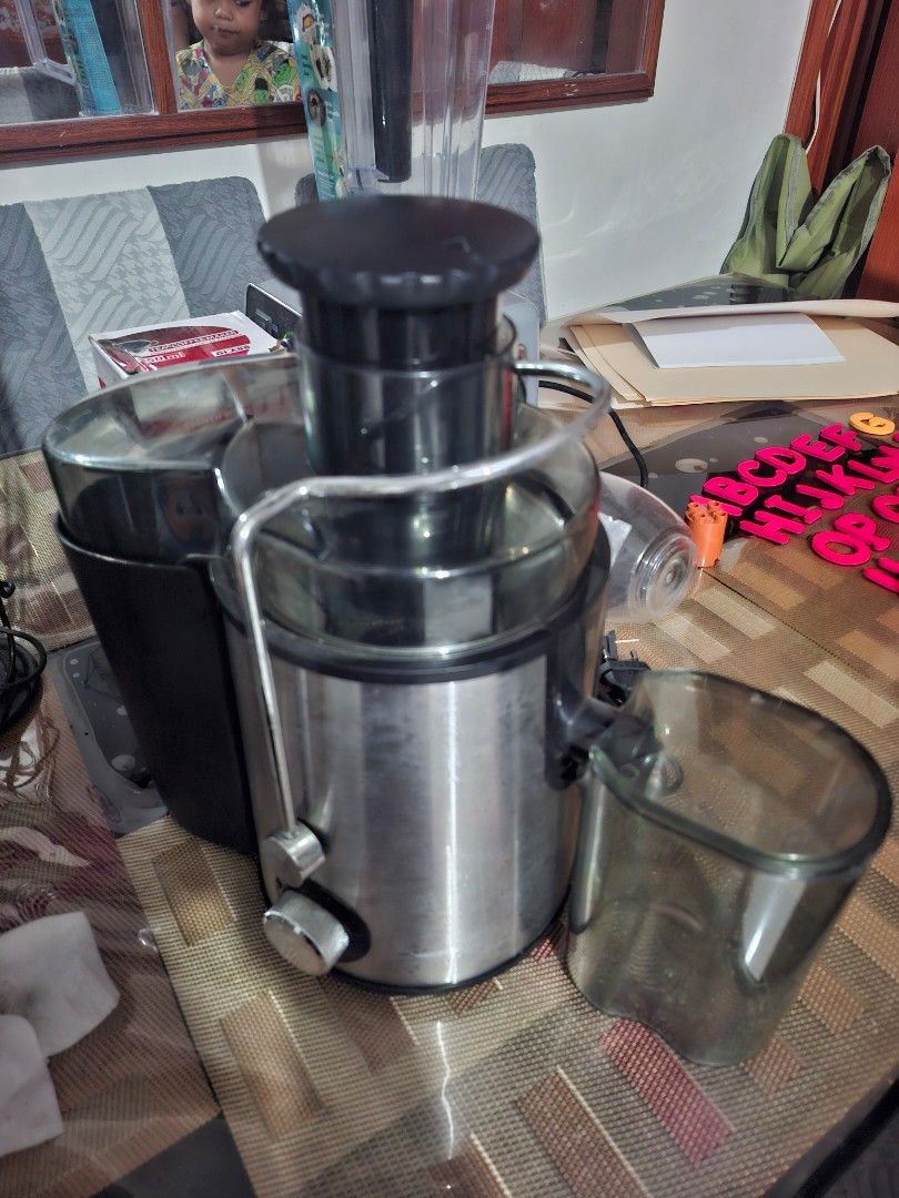 ELECTRIC JUICER (Category: Juicers, Blenders & Grinders) located in Marikina City. Submitted by maderconsee (Listing ID 1461114050, Image 1). Description: Barely used.