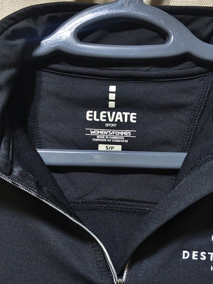 Elevate Black 1/4 Zip Activewear Top - Medium (Category: Activewear) located in Baguio. Submitted by pisces_beattidue23 (Listing ID 1460983983, Image 2). Description: Elevate Black 1/4 Zip Activewear Top - Medium to Large.