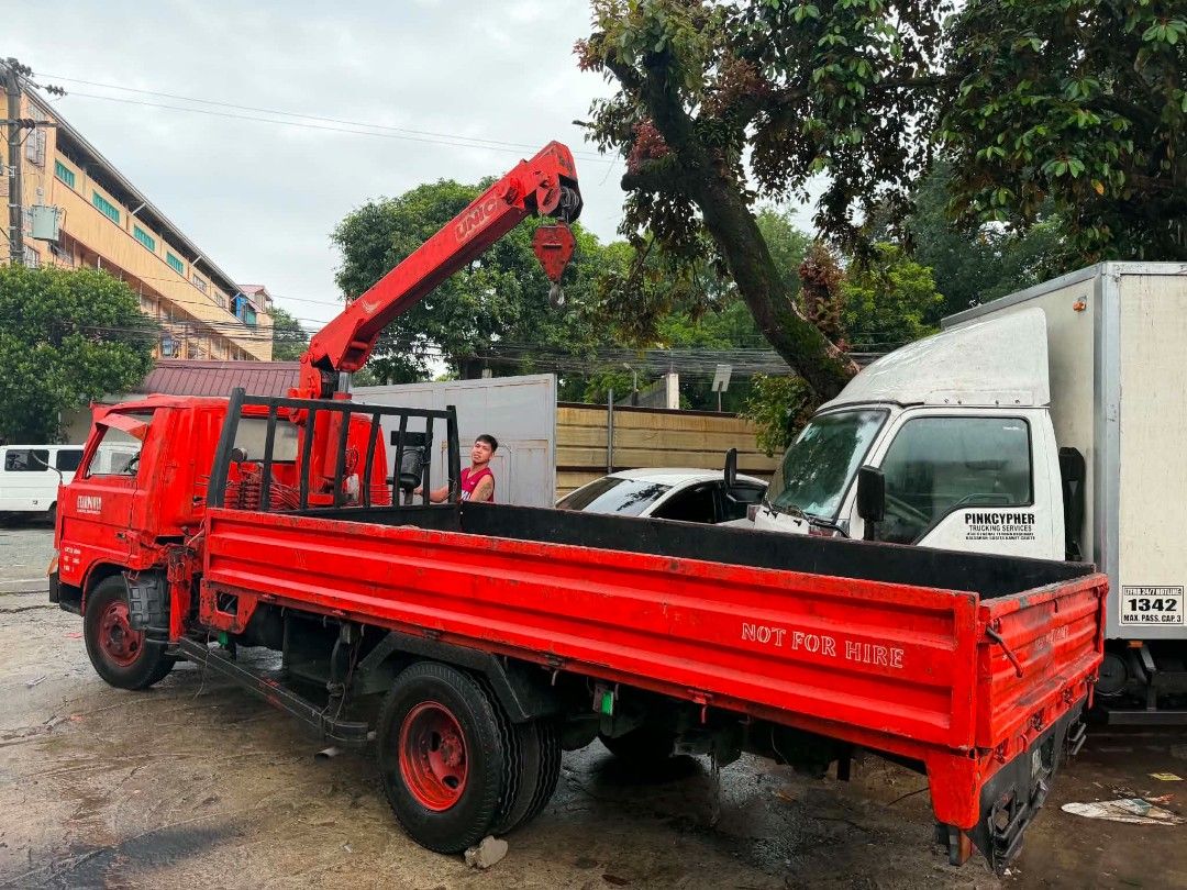 Elf Boomtruck (Category: Heavy Vehicles) located in Antipolo. Submitted by april_09 (Listing ID 1460932737, Image 2). Description: Rush ‼️ 4bc2 boom truck 2.2tons 2section location:Sm Fairview 09679866361 issue palitin cowL running condition.