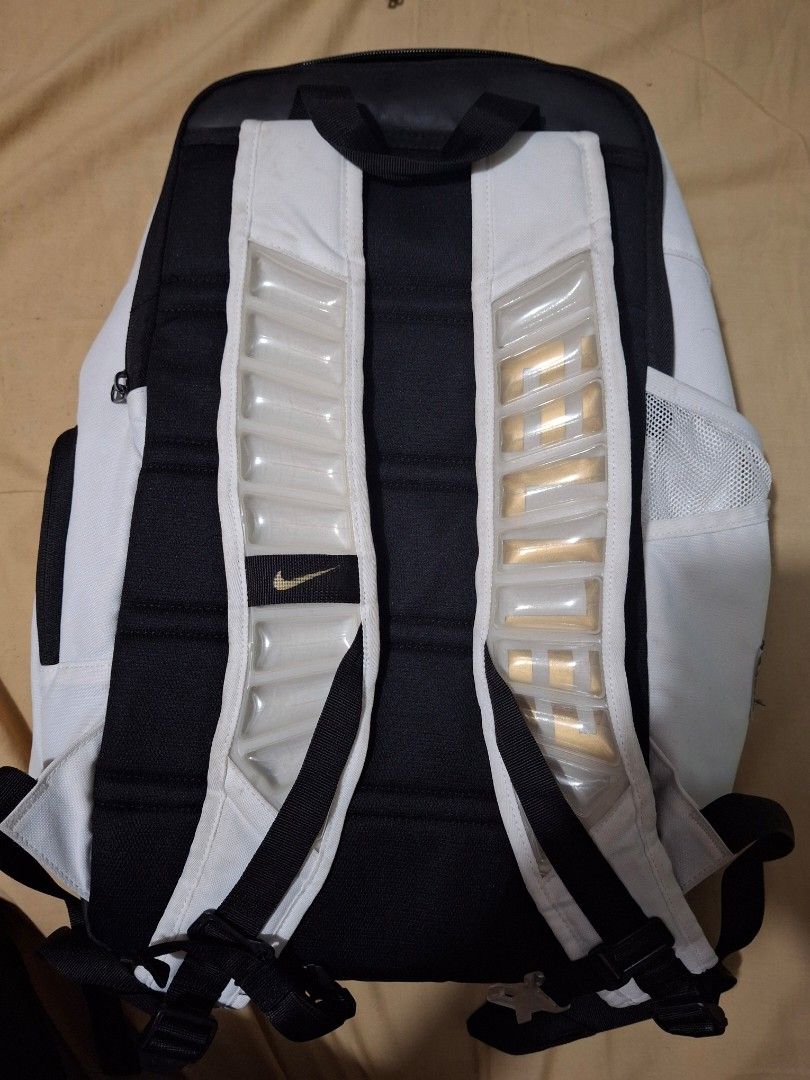 ELITE BAG V2 WHITE GOLD (Category: Backpacks) located in Manila. Submitted by thriftttitems (Listing ID 1461016220, Image 2). Description: PM FOR MORE DETAILS NEGOTIABLE WALA SIYANG DREADS PERO ALL GOODS NAMAN YUNG MGA ZIPPERS PWEDE DIN PAG SWAP.