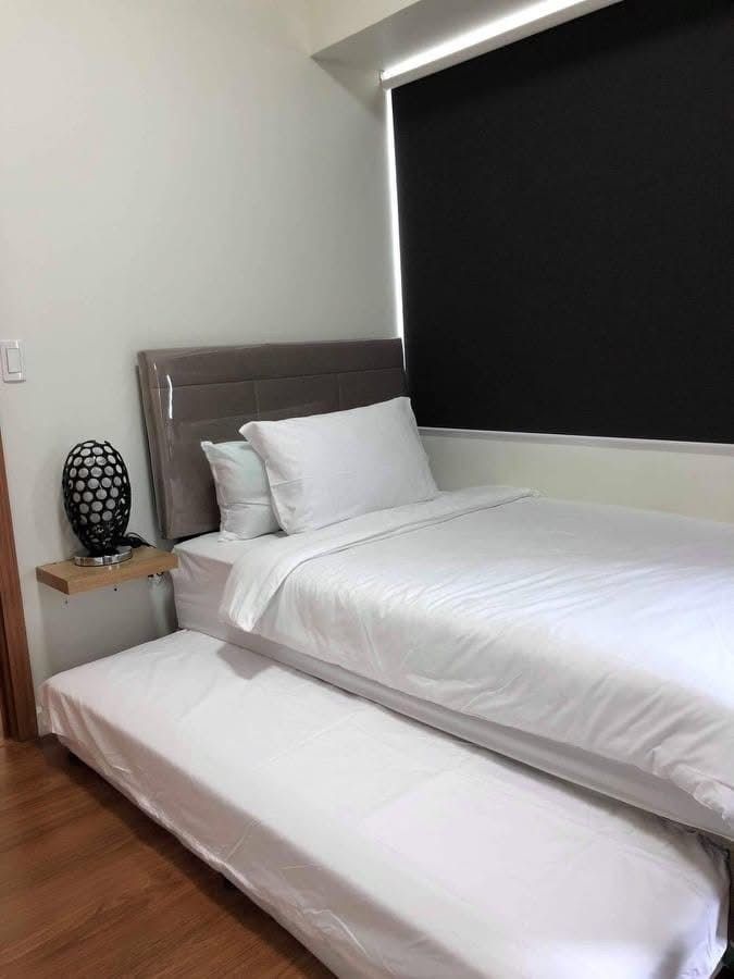 Eton Tower Makati 2BR (Category: Apartments & Condos) located in Taguig. Submitted by truefox.f2173c (Listing ID 1460926837, Image 2). Description: Floor area: 56 sqm 2 bedrooms 2 bathrooms Fully furnished Unit Inclusion: 3 units air-condition Television Refrigerator Stove with wood ridge Washing machine Microwave Water dispenser Rice cooker 2 unit bathroom Water Heater For Sale for P16M gross For Rent for P65k/month including dues Photos: https: