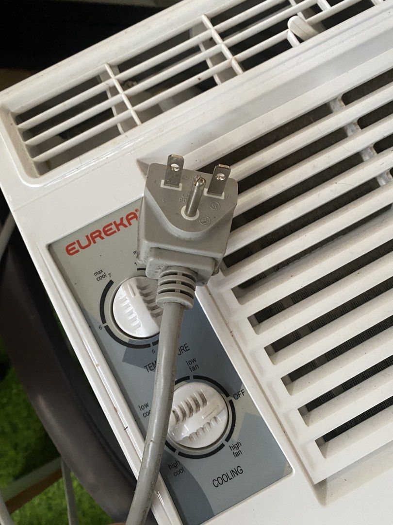 Eureka Window Air Conditioner (Category: Air Conditioning and Heating) located in San Pedro. Submitted by novanova99 (Listing ID 1460967910, Image 2). Description: - Eureka window air conditioner - White color - Temperature and cooling controls - Power cord and plug included - Ideal for cooling down any room - Ready for a new home.