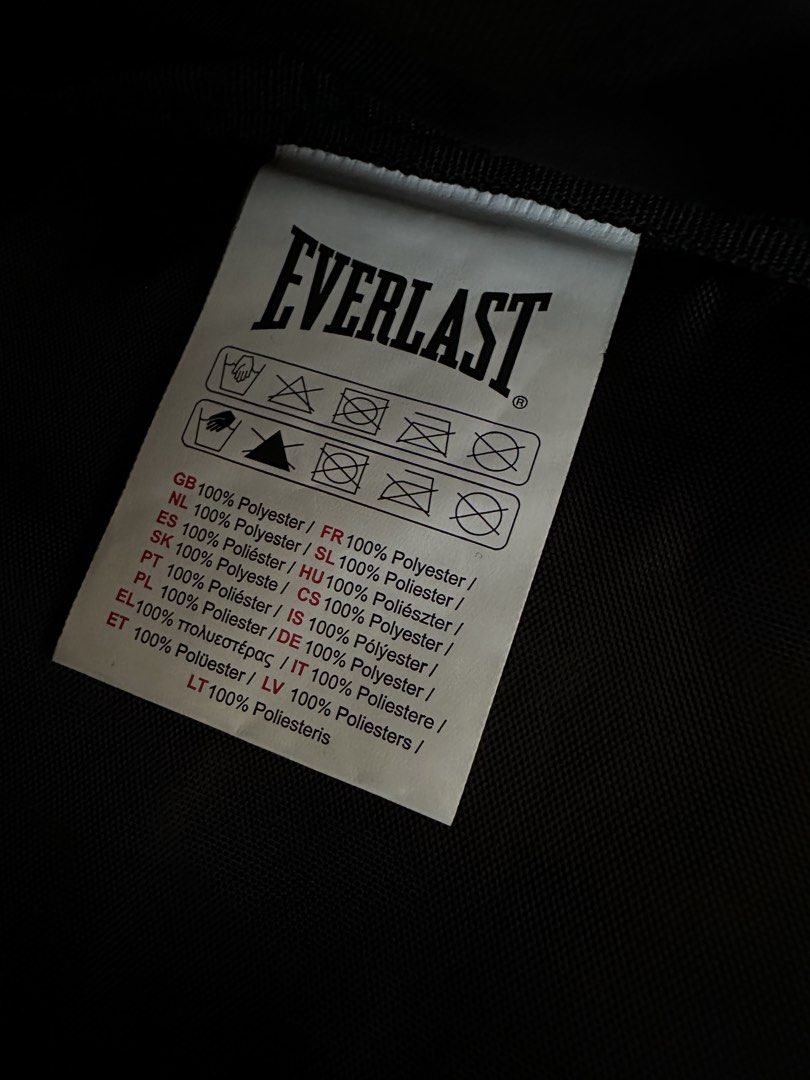包郵Everlast 運動放行背囊男女都適合20L （分類：背包）位於 Hong Kong。 由 jocemama 提交（商品編號 1461006384，圖片 8）。簡介： ⚠️包順豐站/智能櫃/門市 約95%new 包郵Everlast 運動旅行背囊男女都適合 尺寸：44cmx29cmx15.5cm 材質：100%滌綸 防潑水 。
