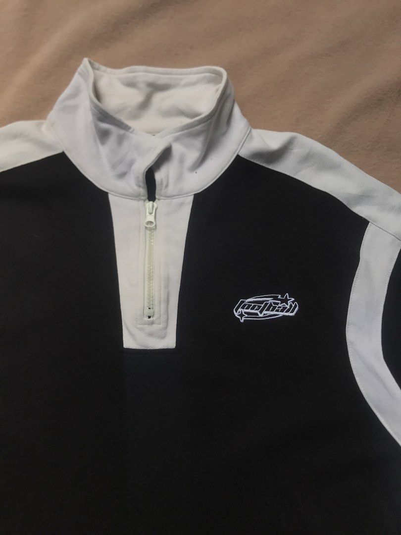 Fashion design (Category: Tshirts & Polo Shirts ) located in Alicia. Submitted by aljaber43 (Listing ID 1460989442, Image 3). Description: Excellent condition Good as new.