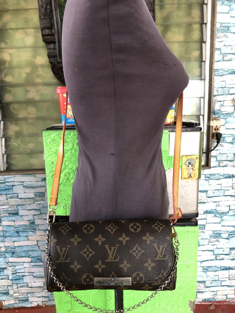 Favorite (Category: Luxury Bags & Wallets) located in Ozamiz City. Submitted by kapesteba112457 (Listing ID 1461019413, Image 2). Description: Hardware imperfections.. natangal ang code sa kakahugot .. maganda pa matibay pa yung sling at maganda pa magnet ng flap .. .