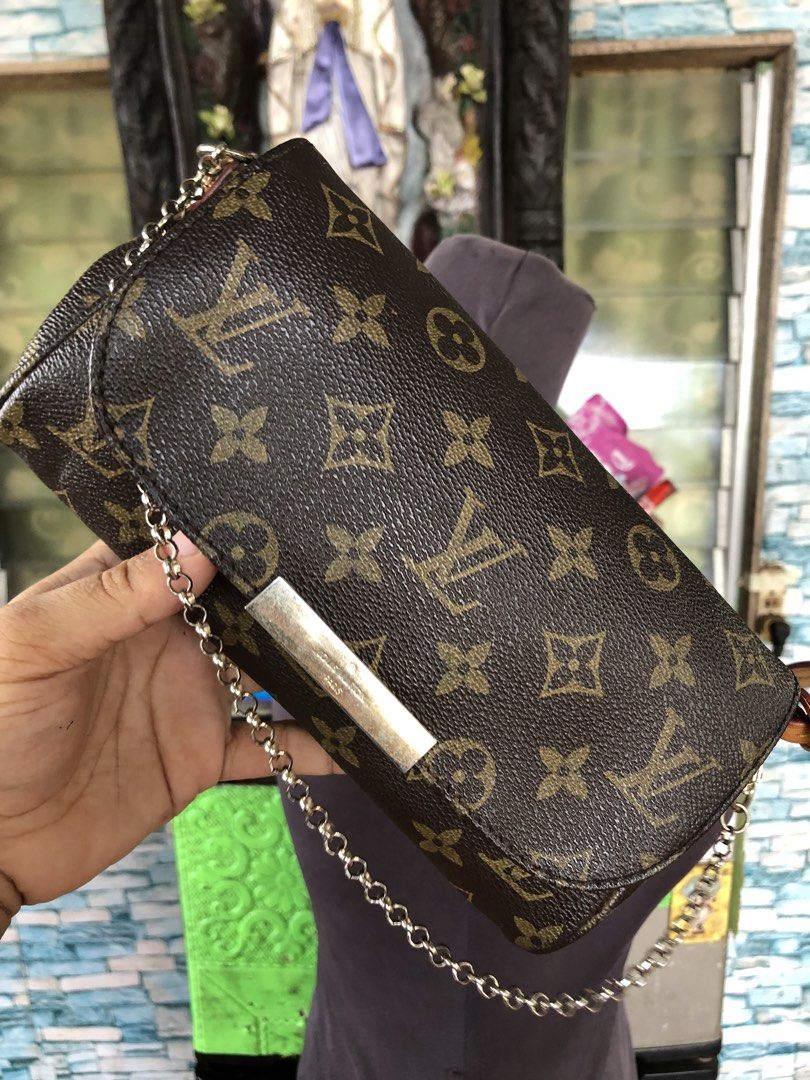 Favorite (Category: Luxury Bags & Wallets) located in Ozamiz City. Submitted by kapesteba112457 (Listing ID 1461019413, Image 1). Description: Hardware imperfections.. natangal ang code sa kakahugot .. maganda pa matibay pa yung sling at maganda pa magnet ng flap .. .