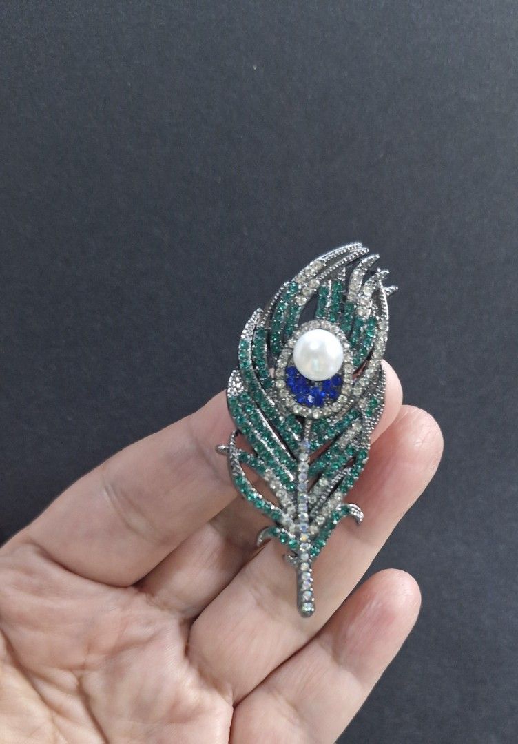 Feather Brooch 4 (Category: Brooches) located in Taguig. Submitted by mommaschoice (Listing ID 1461057174, Image 2). Description: Brand New Unisex use Adorned w/ Faux Pearl & Mix Colored Rhinestones Ships nationwide.