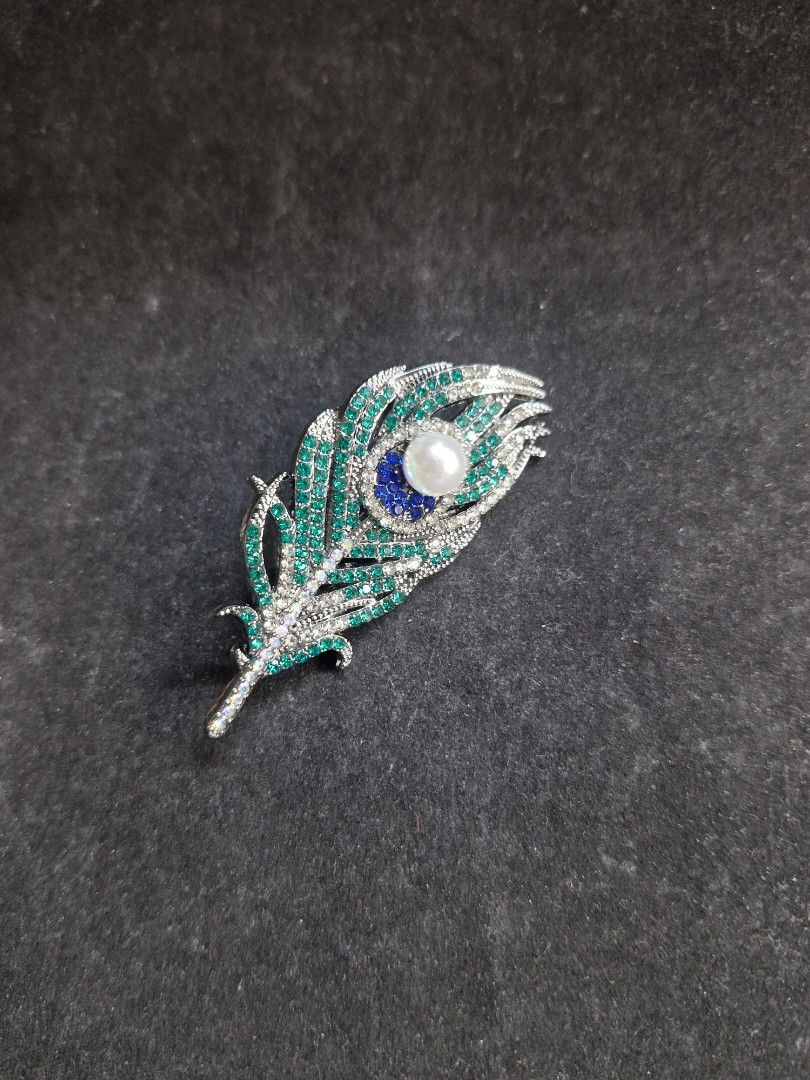 Feather Brooch 4 (Category: Brooches) located in Taguig. Submitted by mommaschoice (Listing ID 1461057174, Image 1). Description: Brand New Unisex use Adorned w/ Faux Pearl & Mix Colored Rhinestones Ships nationwide.