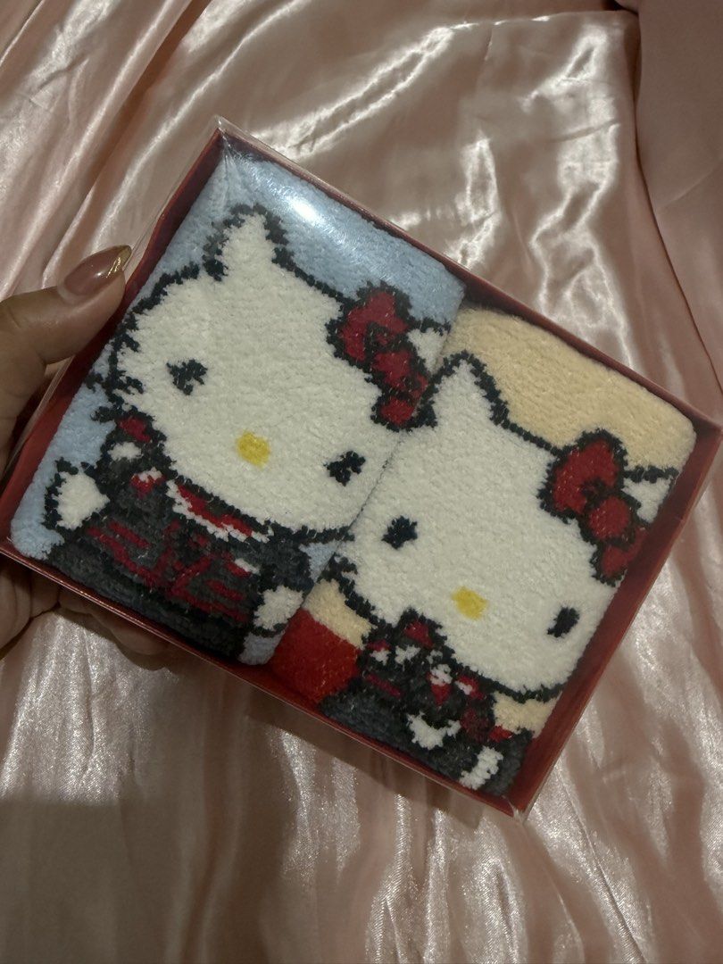 Feiler CA Hello Kitty Handkerchief Set Japan Airlines (Category: Scarves) located in Pasig City. Submitted by zelljoyie (Listing ID 1461038703, Image 1). Description: Feiler Towel Handkerchiefs, JAL In-Flight Sales Exclusive, CA Hello Kitty Design, Set of 2 Hand Towels- Authentic Kitty handkerchief set from Japan Airlines This is a collaboration product between Sanrio and Feiler, available exclusively to JAL passengers. It’s a set of two brand ne