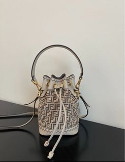（分類：）位於 。 由 maniestra 提交（商品編號 1460922556，圖片 1）。簡介： 。