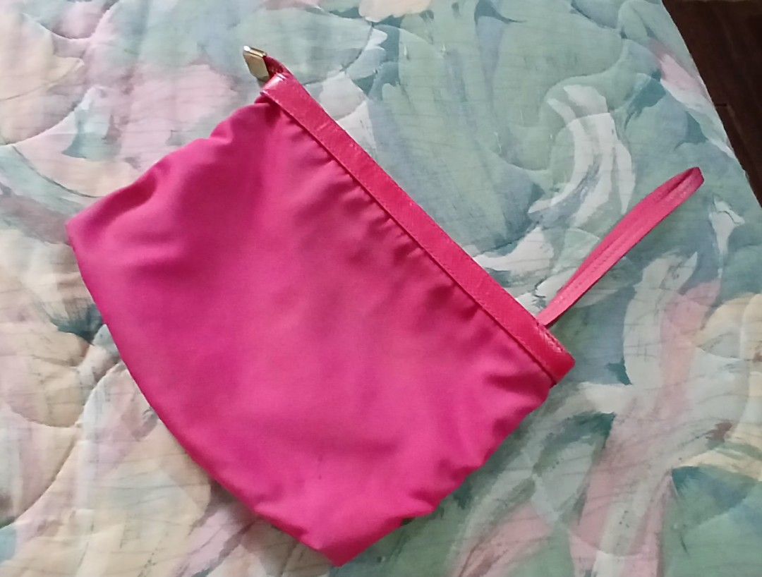 Ferragamo clutch bag (Category: Clutches) located in Marikina City. Submitted by darthvader888 (Listing ID 1460922989, Image 2). Description: original with signs of use but no damage.