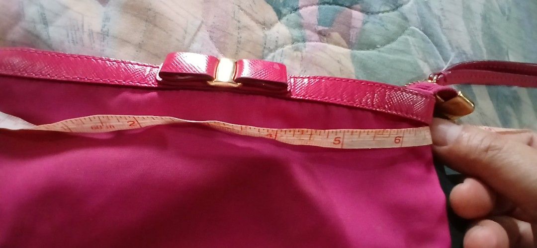 Ferragamo clutch bag (Category: Clutches) located in Marikina City. Submitted by darthvader888 (Listing ID 1460922989, Image 3). Description: original with signs of use but no damage.