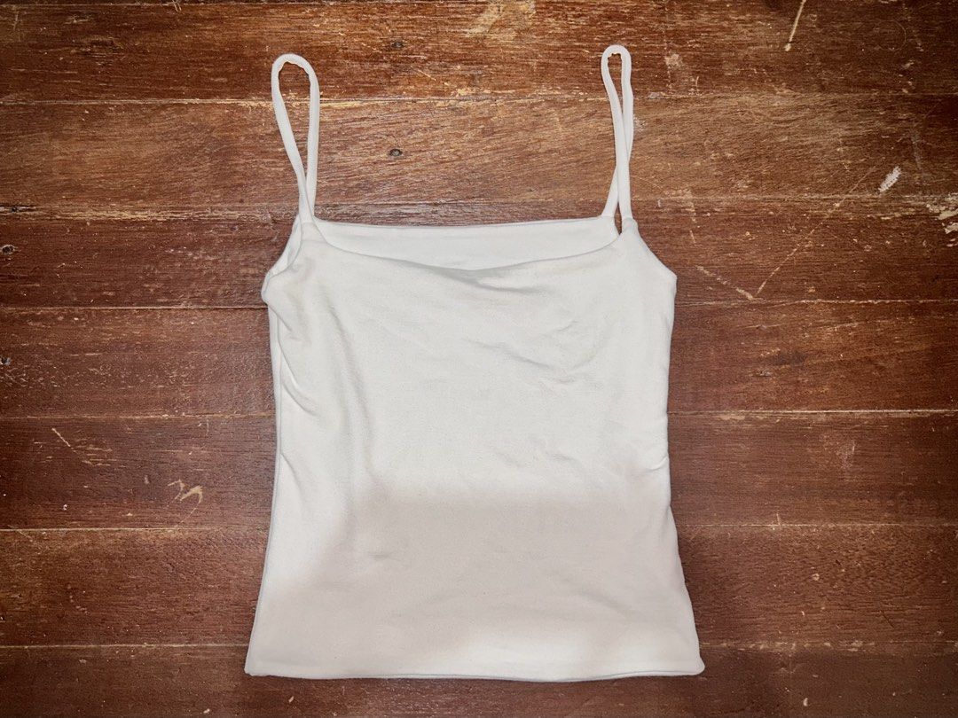 FHILAR Tank Top (Category: Sleeveless) located in Valenzuela. Submitted by max.c0m (Listing ID 1461015502, Image 1). Description: - no issues and still very white - small-medium.