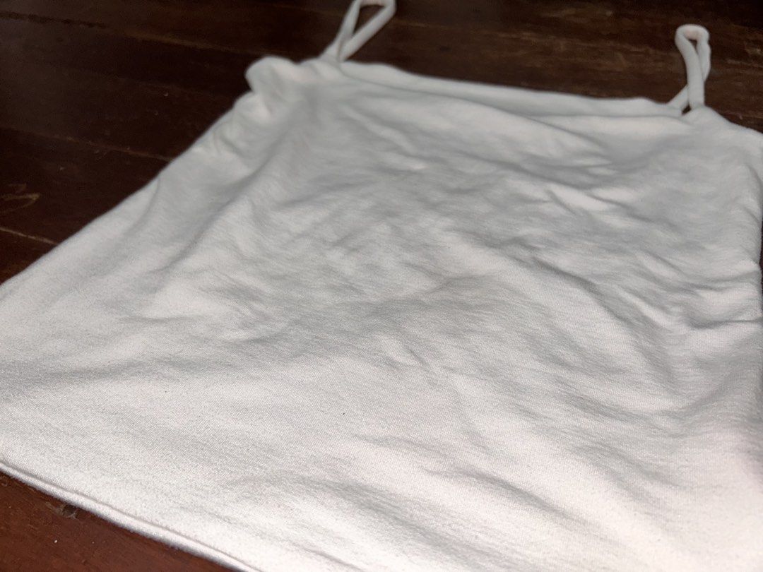FHILAR Tank Top (Category: Sleeveless) located in Valenzuela. Submitted by max.c0m (Listing ID 1461015502, Image 2). Description: - no issues and still very white - small-medium.
