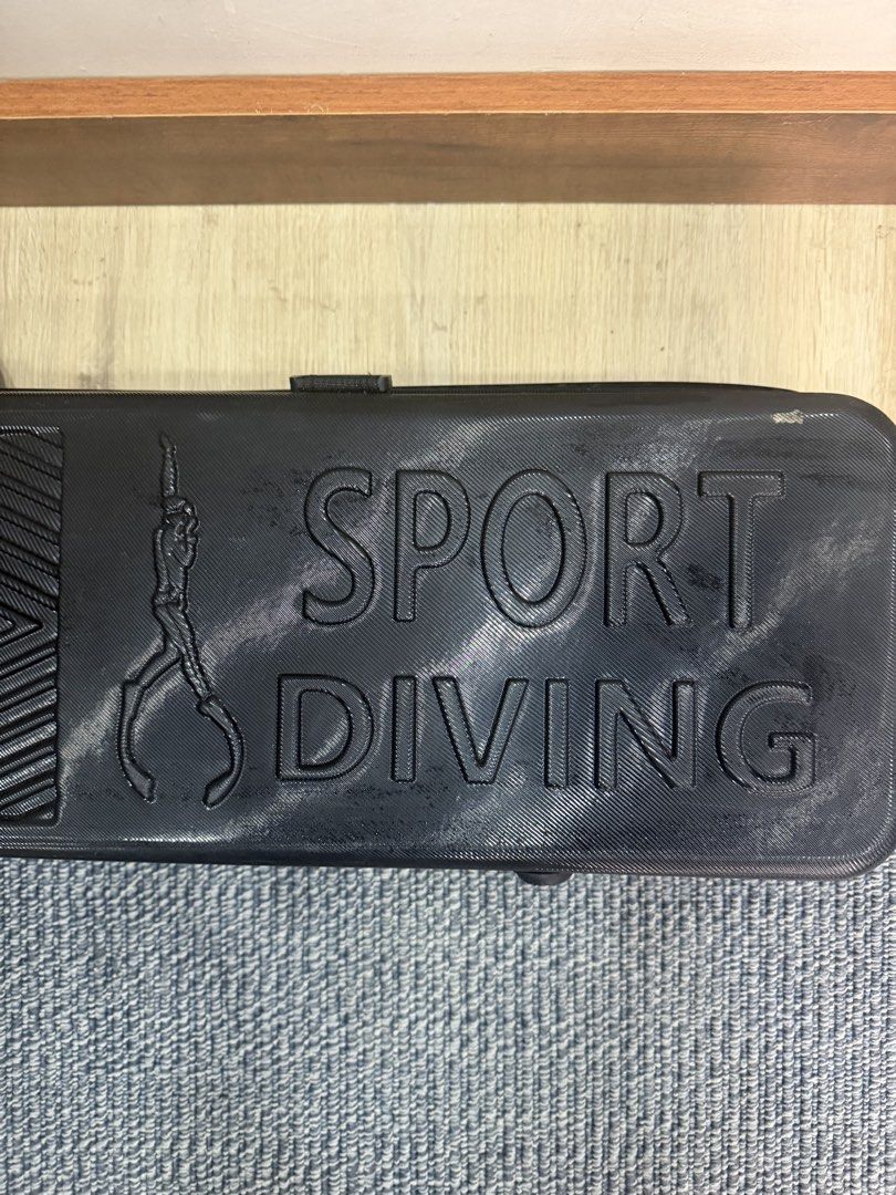Fincase MNL: Freediving Hard Case (Category: Luggage) located in Pasig City. Submitted by jgbeautique (Listing ID 1460990405, Image 1). Description: The small handle is broken but the long handle is still okay Can fit 2 fins plus diving accessories Original price is 3999.